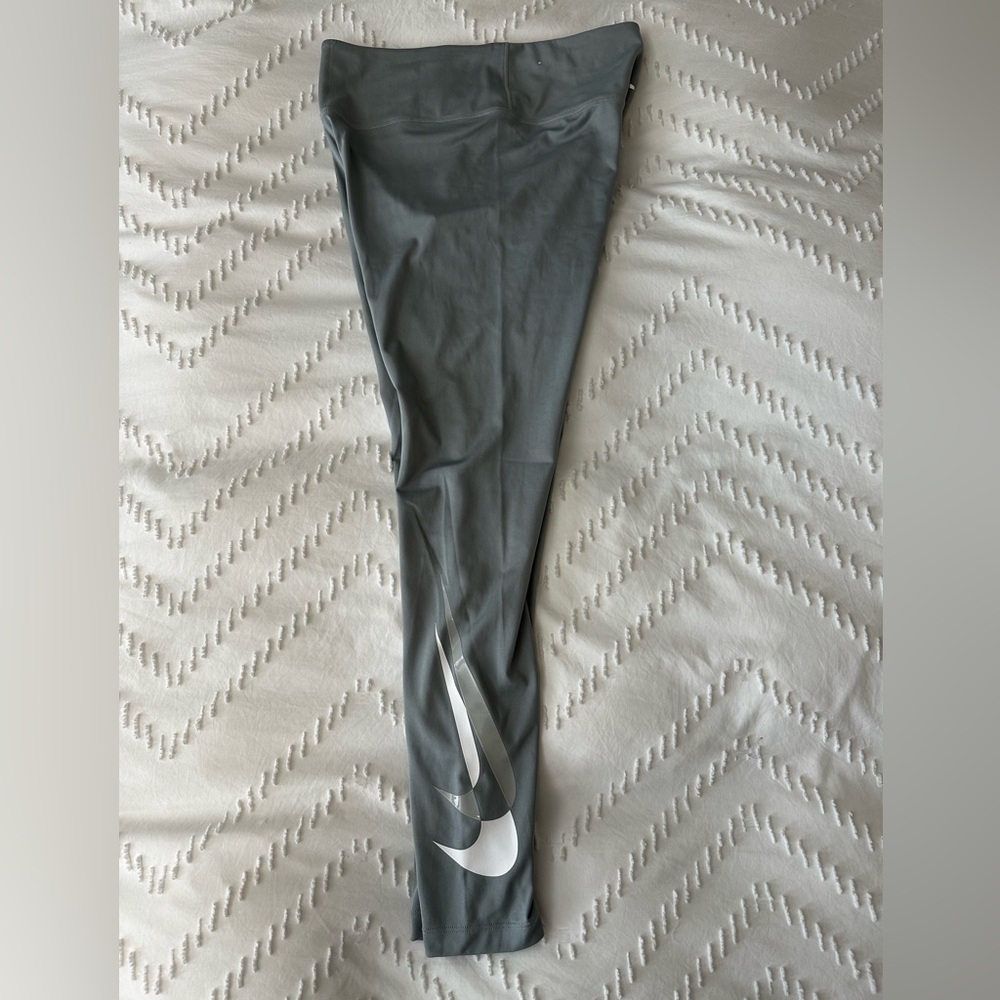 Grey dry fit leggings